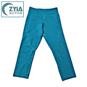 Zyia Pocket Capri
